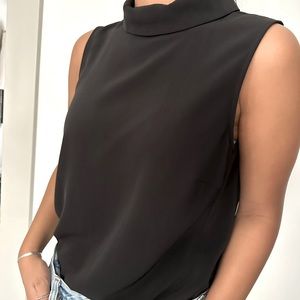 H&M BLACK SLEEVELESS BLOUSE